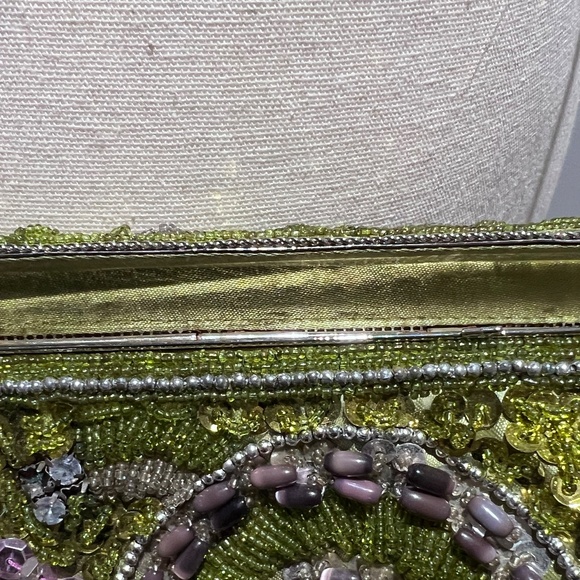 Vintage beaded bag with spring-loaded closure! Gorgeous bag! - Picture 5 of 10